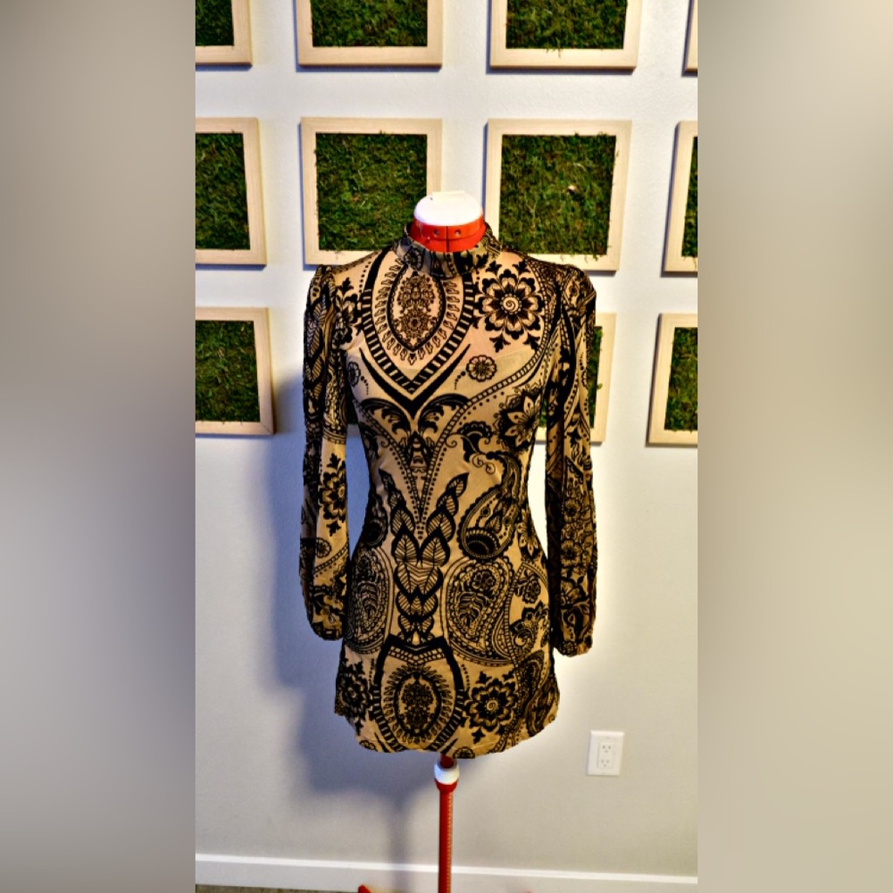 Elegant Black and Tan Patterned Dress